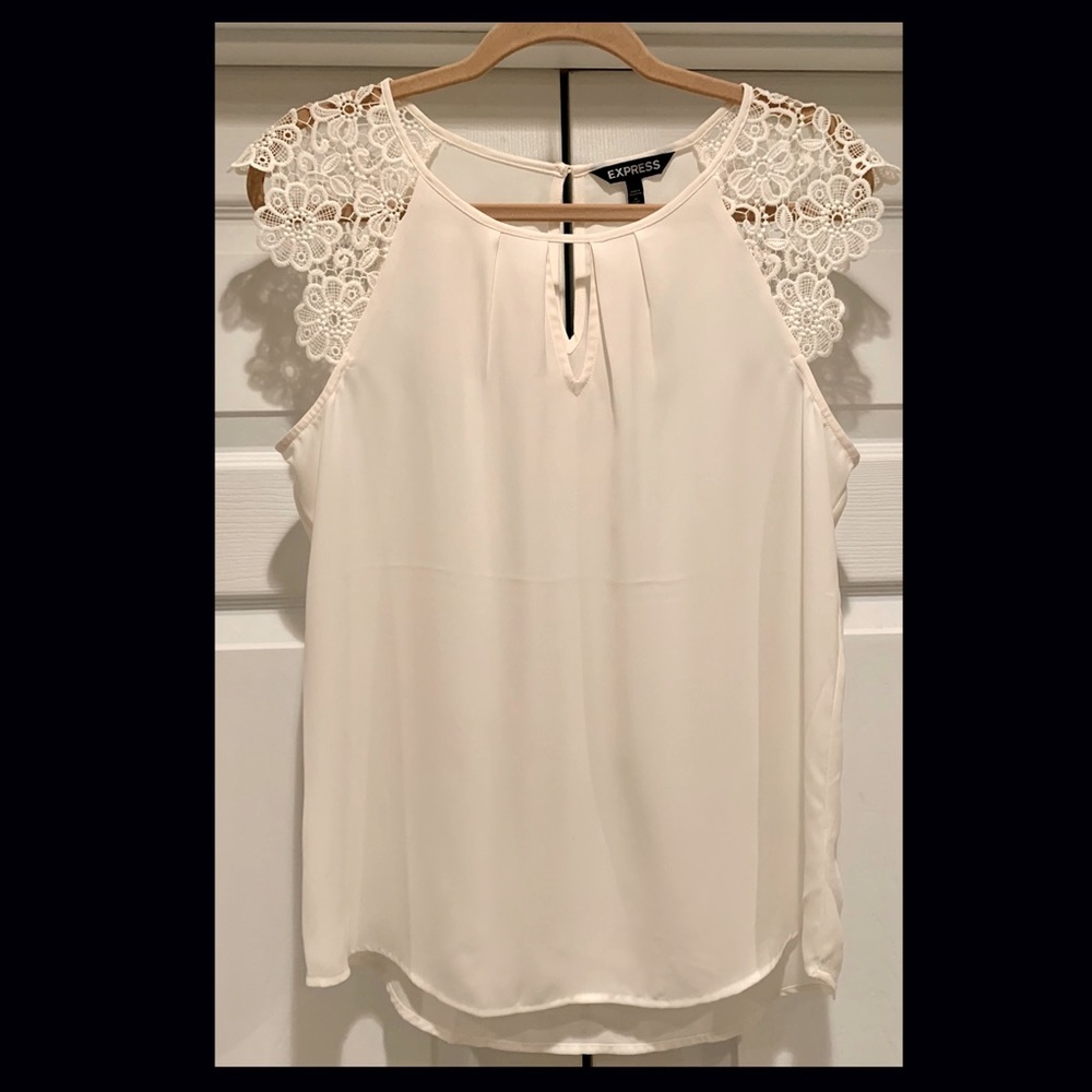 Express Blouse with Flower Lace Sleeves